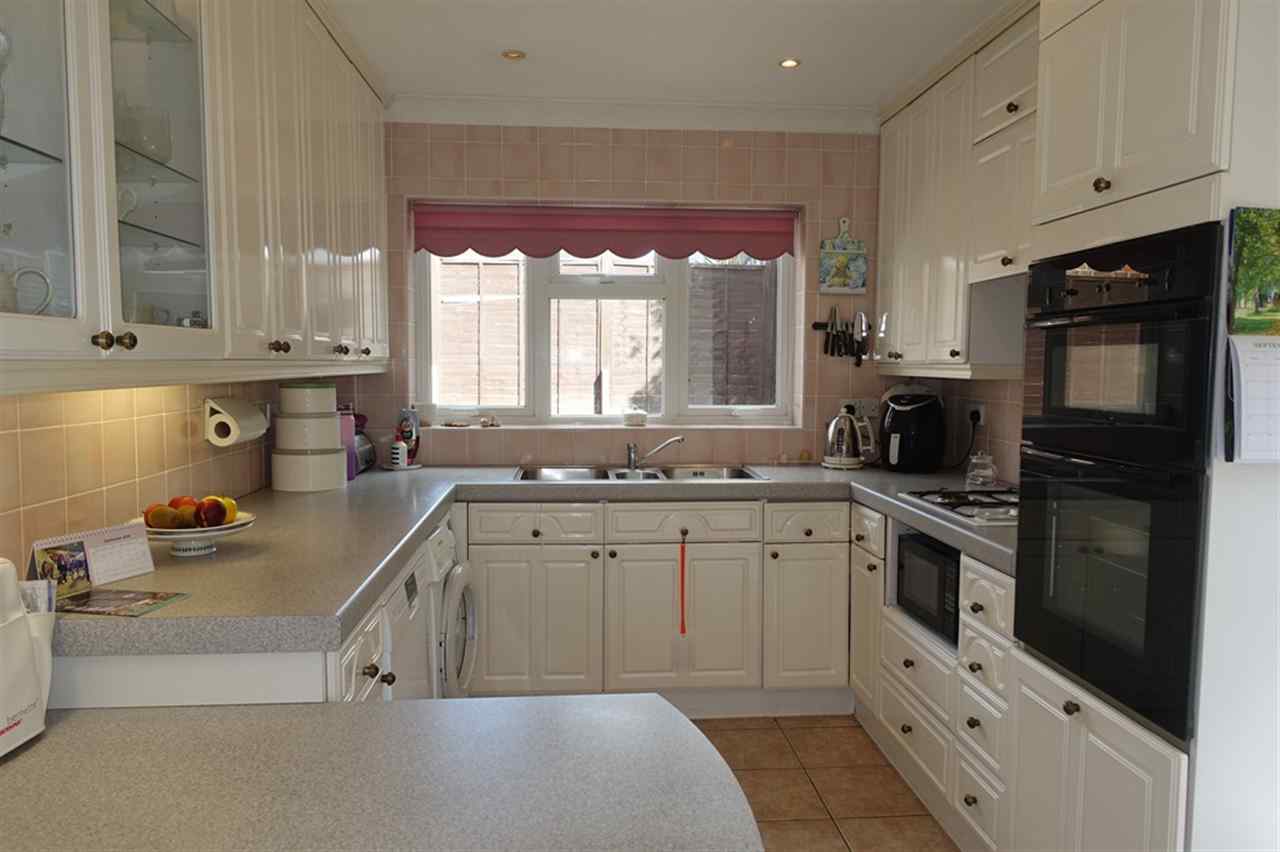 resized-2349823-Kitchen C.JPG